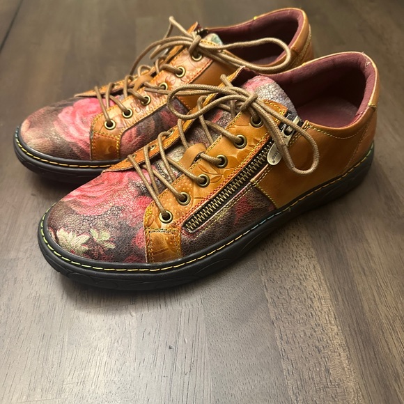 L’artiste Danli Sneakers size 9 US / 40 UK. Like New - Picture 3 of 6